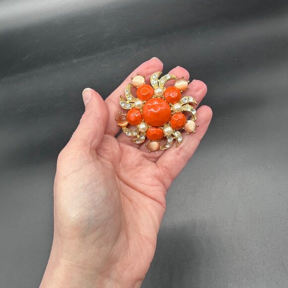 Vintage Brooch Pin Orange Clear Rhinestones Faux Tone Gold Tone Star Burst Swirl - Picture 7 of 8